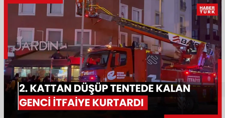 Eskişehir de 2nci kattan düştükten sonra kafe tentesinde mahsur kalan genç kurtarıldı
