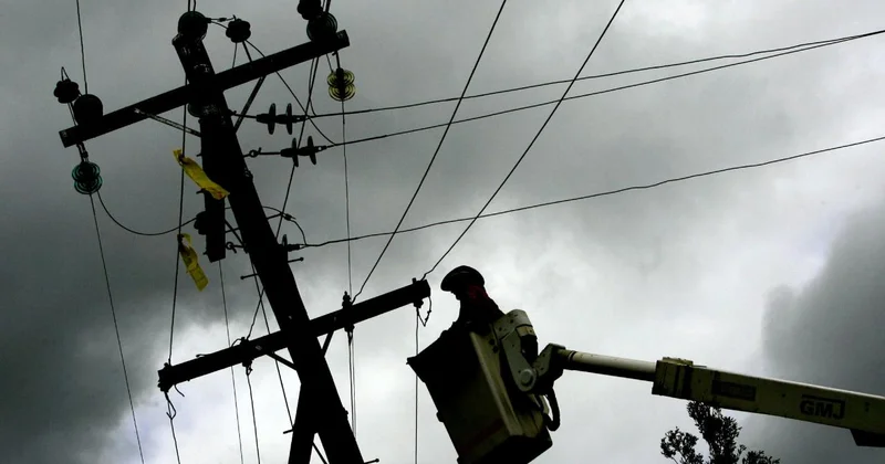 Avustralya da binlerce ev ve iş yeri, tropikal siklon nedeniyle elektriksiz kaldı