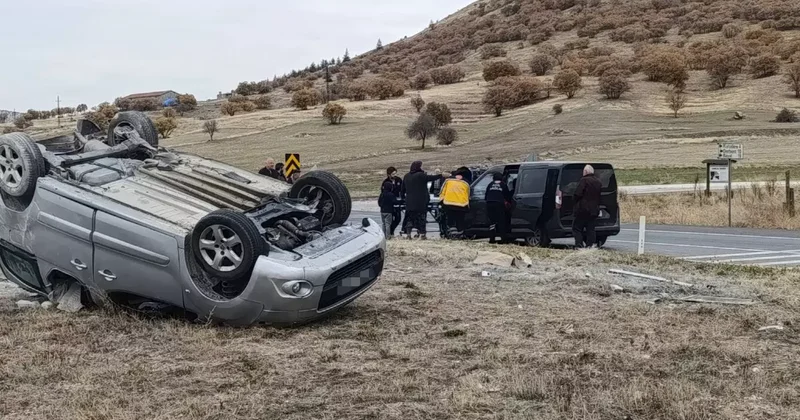 Afyonkarahisar da iki hafif ticari araç çarpıştı: 7 yaralı
