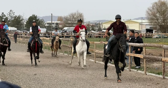 Tavşanlı da Rahvan At Yarışları büyük ilgi gördü Kütahya Haberleri