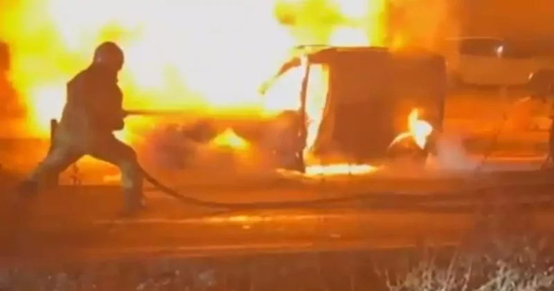 Yer: Diyarbakır! Hafif ticari araç alev topuna döndü