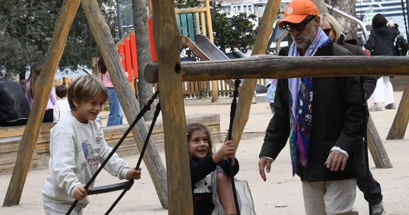 Doğa Rutkay Kerimcan Kamal çifti ikiz çocukları ile Bebek te Magazin haberleri