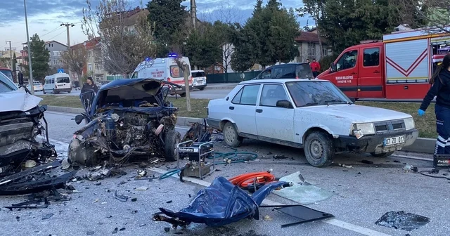 Kazada ağır yaralanan 16 yaşındaki gençten 15 gün sonra acı haber 2 kişinin hayatını kaybettiği kazada ölü sayısı 3 e yükseldi Burdur da kazada ağır yaralanan genç 15 günlük yaşam mücadelesini kaybetti Burdur Haberleri