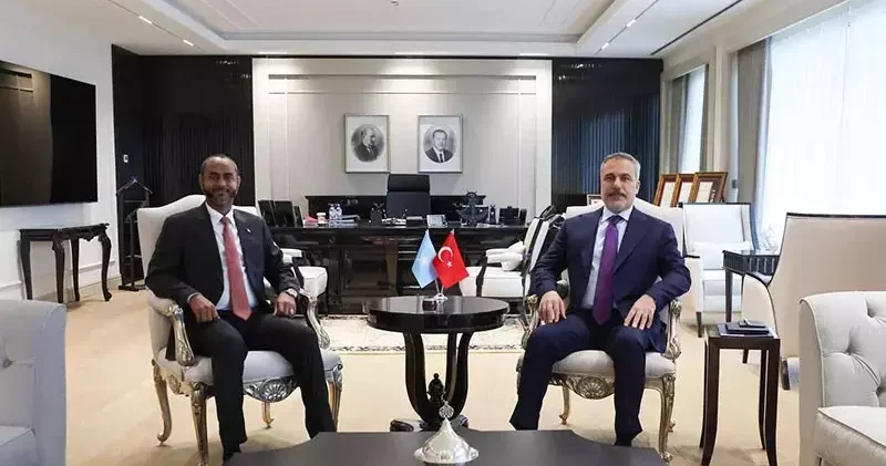 Bakan Fidan, Somali Limanlar ve Deniz Ulaştırma Bakanı Nur ile görüştü