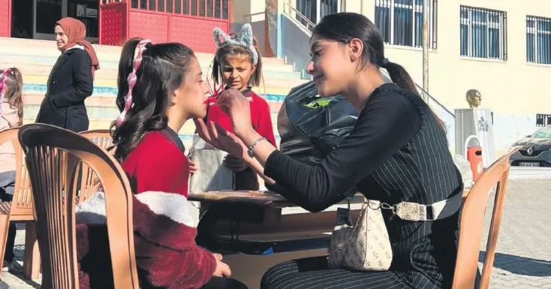 Her şey bir tebessüm için