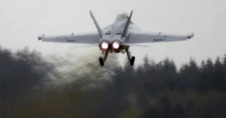 Meksika ordusuna ait uçak Texas açıklarında düştü