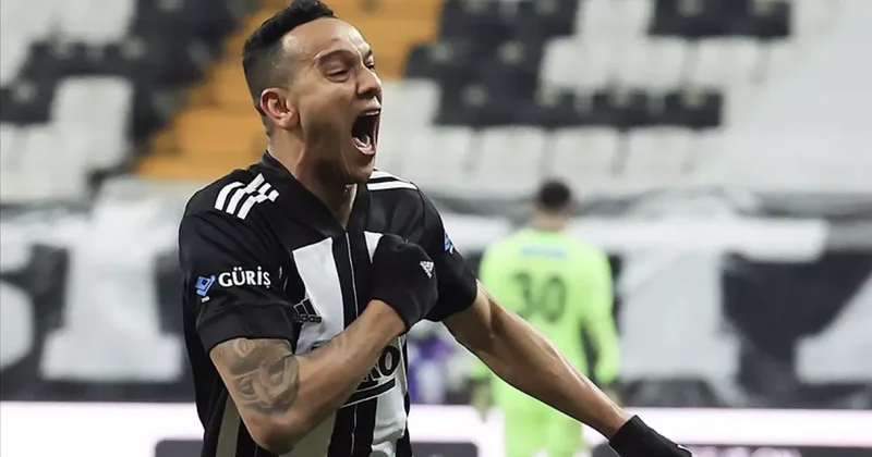 Hem Fenerbahçe hem Beşiktaş ta oynamıştı! Derbide tarafını seçti