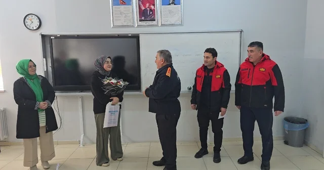 Sorgun Belediyesi İtfaiyesi, kendilerine mektup yazan Belinay a okulunda sürpriz yaptı Yozgat Haberleri