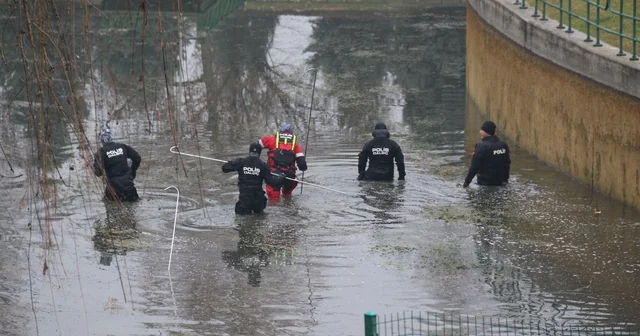 Ankara dan gelen Kurbağa Adamlar da kayıp öğretmenin arama çalışmasına katıldı Kayıp öğretmen 43 kişilik ekiple aranıyor Eskişehir Haberleri