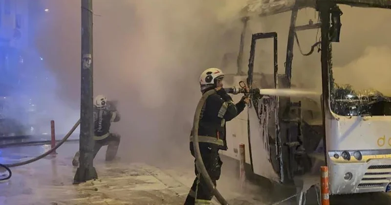 Seyir halindeyken yanan işçi servisi küle döndü