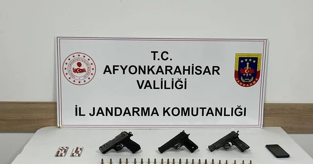 Uyuşturu ve ruhsatsız tabancalarla yakalanan şahıs tutuklandı Afyonkarahisar Haberleri