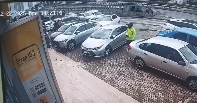 Başakşehir de ödedikleri borcu banka çıkışında silah zoruyla geri aldılar İstanbul Haberleri