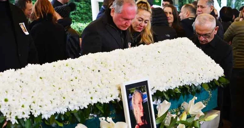 Uykusunda kalp krizinden ölen Leyla Mizrahi ye veda... Sözcü Gazetesi