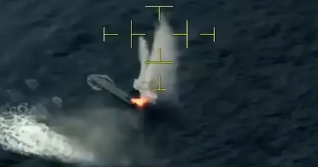 ABD ordusundan Doğu Pasifik’te ölümcül operasyon: Uyuşturucu taşıdığını öne sürüp tekne batırdı VİDEO İZLE