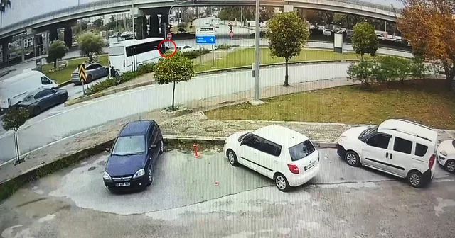 Ambulansa yol vermek isterken kaza yaptı: 4 yaralı Antalya Haberleri