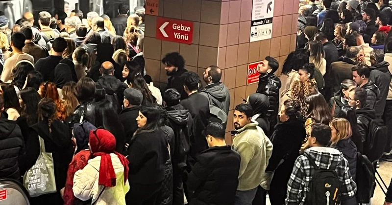 Metro bozuldu İstanbullu bu sabah yağmur altında yolda kaldı Sözcü Gazetesi