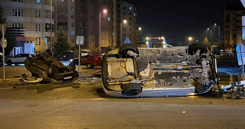 Kayseri de çarpışan otomobiller takla attı