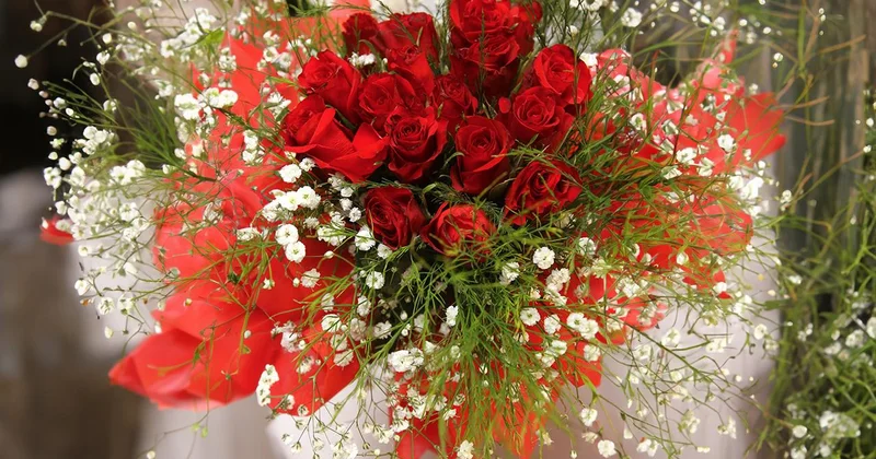 Eşi denemek için gönderilen isimsiz çiçek kusur sayıldı