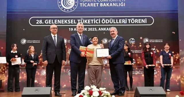 Bolu yu temsil etti, bin 600 eser arasından Türkiye birincisi oldu 11 yaşındaki öğrenci Ticaret Bakanı Bolat tan ödülünü aldı Bolu Haberleri