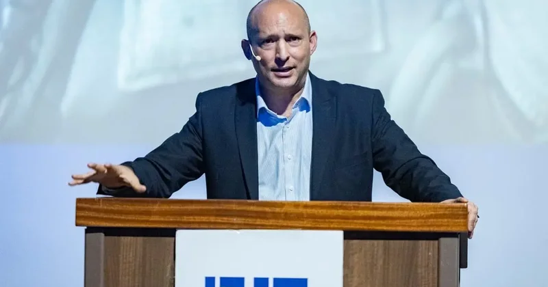 Bennett açtı ağzını yumdu gözünü: Netanyahu ya ihanet suçlaması!