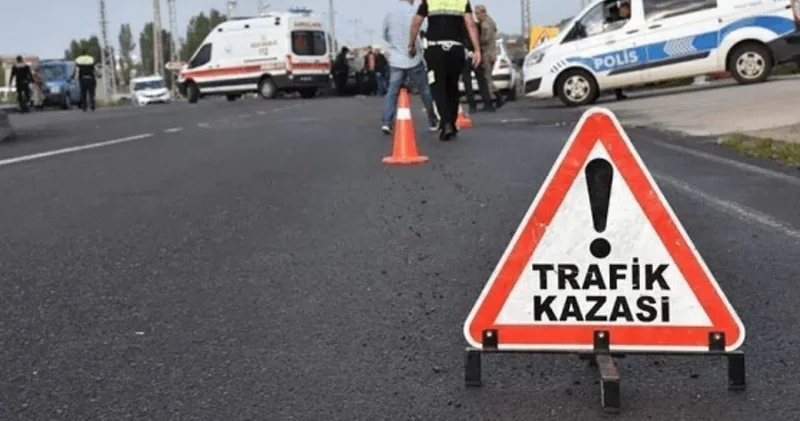 Direksiyon hakimiyetini kaybedip TIR a çarptı: 1 kişi hayatını kaybetti 3 yaralı