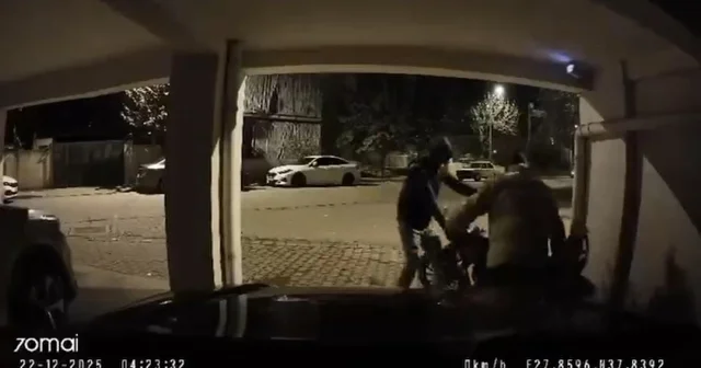 Apartmanlardan 4 motosiklet çalan şüpheliler yakalandı; o anlar kamerada Aydın Haberleri