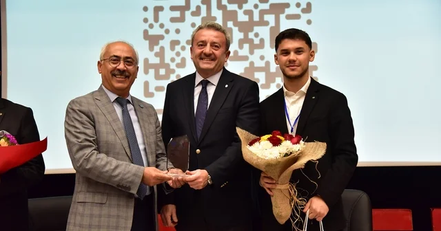 Galatasaraylı yönetici İbrahim Hatipoğlu ndan gençlere kariyer nasihati İşte Mühendis kariyer buluşmasında gençler sektörle bir araya getirdi Balıkesir Haberleri