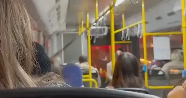 Ankara trafiği belediye şoförünü de pes ettirdi: Kontak kapatıp yolcularla tartıştı VİDEO İZLE