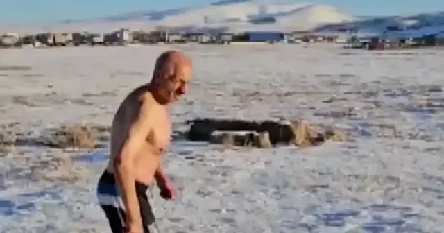 Göle’nin Buz Adamı : Eksi 30’da buz gibi suya girdi VİDEO İZLE