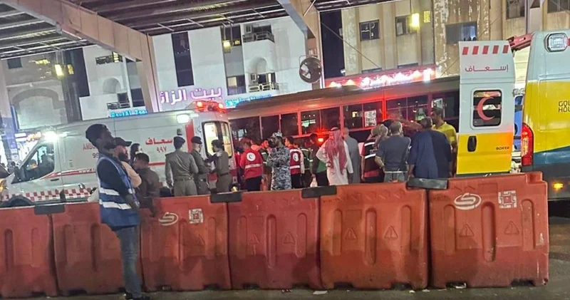 Arabistan da bulunan Türk kafilesine araba çarptı: Ölü ve yaralılar var!