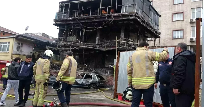 Pendik te Araç Yangını: Kafe ve Araçlar Küle Döndü