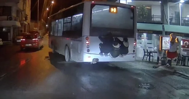 Otobüsün arkasına asılan çocukların tehlikeli yolculuğu kamerada Tekirdağ Haberleri