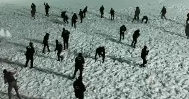 Gaziantep te polis ekipleri kar topu oynadı VİDEO İZLE