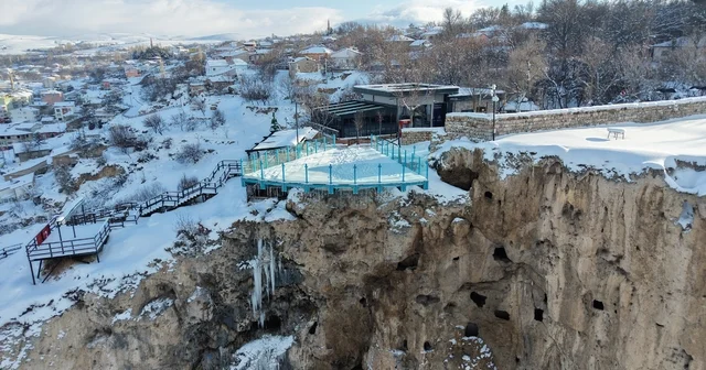Kayalıklar üzerine inşa edilen cam terasa 100 bin ziyaretçi Kayseri Haberleri