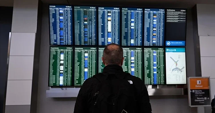 Kar fırtınası hava trafiğini felç etti: 1000 den fazla uçuş iptal