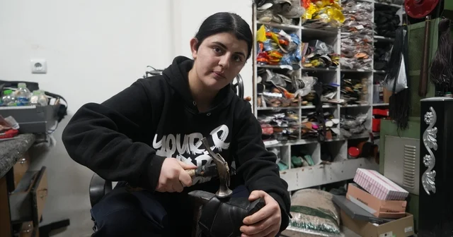 Erkek egemen mesleğe kadın eli değdi Niğde nin tek kadın ayakkabı tamircisi önyargıları kırıyor Niğde Haberleri