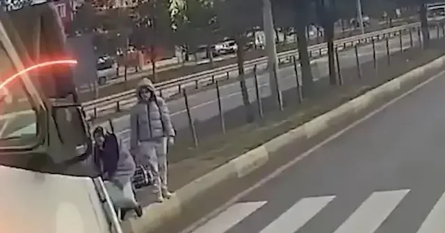 Kütahya da yaya önceliğini yok sayan kamyon şoförü yakalandı: O anlar kamerada VİDEO İZLE