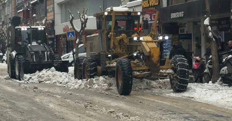Elazığ’da karla mücadele ekipleri sahada