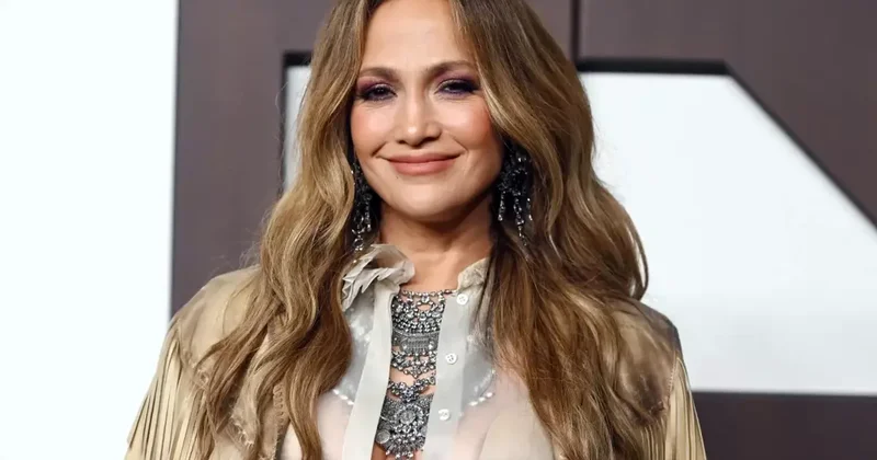 Bakmayın 56 yaşında olduğuna! Son pozuyla gençlere taş çıkaryır