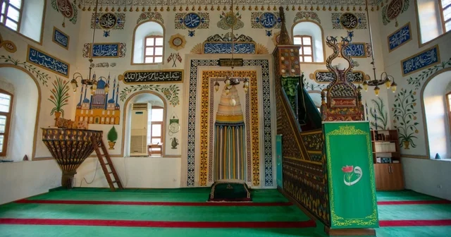 Trabzon da 210 tescilli cami kültürel mirası yaşatıyor Trabzon daki Türk İslam eserleri arasında en eski cami, 1470 yılında inşa edilen İçkale Camii Trabzon Haberleri