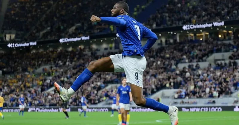 Fenerbahçe transfer masasından kalktı