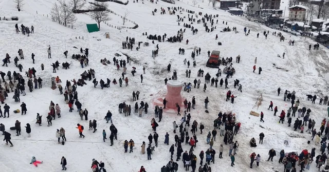 Ayder de kar festivali kayakla başladı; kardan çay bardağı görücüye çıktı Rize Haberleri