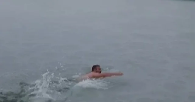 Yüzeyi buz tutan havuzda yüzdü; o anlar kamerada Mardin Haberleri