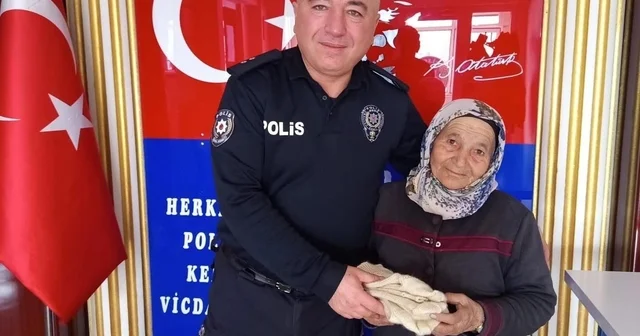 Tomarzalı yaşlı kadın, ördüğü çoraplarla yürekleri ısıttı Kayseri Haberleri