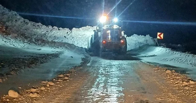 Gümüşhane de Yağmurdere karayoluna çığ düştü Gümüşhane Haberleri