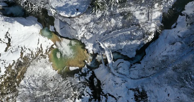 Giresun daki Mavigöl ile Kuzalan Şelalesi beyaz örtüyle kaplandı