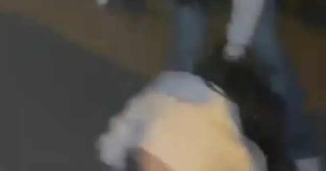 2 kız, tartıştıkları kızı yere yatırıp darbetti Adana Haberleri