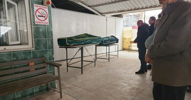 Otoyol gişelerindeki kazada ölen çift gözyaşlarıyla uğurlandı Bursa Haberleri