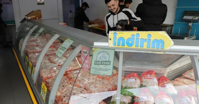 Zehirlenmeler tavuk fiyatlarını baskıladı Tavukta fiyatlar artmadı, vatandaş ve esnaf sevindi Adana Haberleri