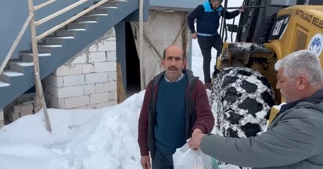 Battalgazi Belediyesi ekipleri 21 kilometre yolu açarak hastaya ilaçlarını yetiştirdi Malatya Haberleri